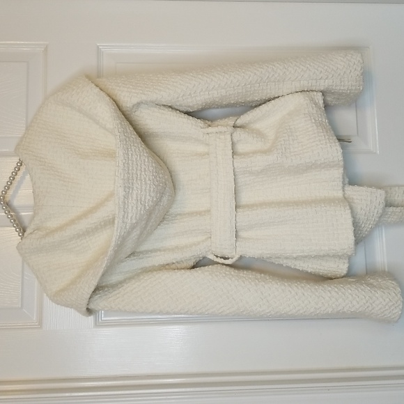 BCBG MAXAZRIA Womens Winter White Belted Short Coat Size Medium - Picture 5 of 13